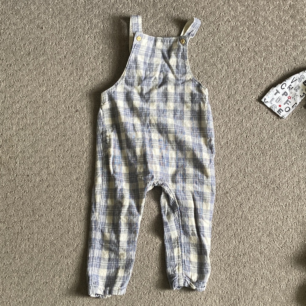 8-pc Bundle assorted toddler boy clothes, 18-24M/2T. - Picture 2 of 11